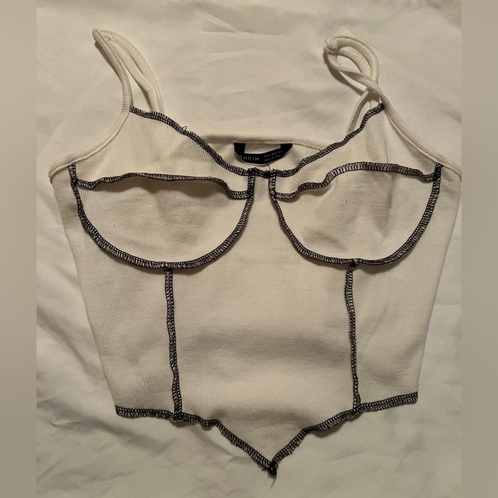 SHEIN Small V Cut Crop Top